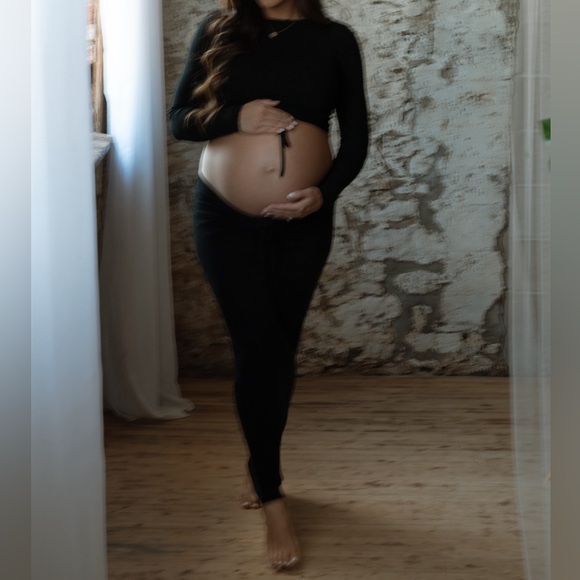 BUMPSUIT - Maternity 2 Piece Set - Picture 9 of 12